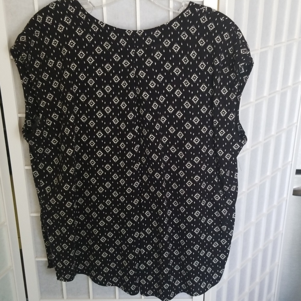 Universal Thread Top - Picture 6 of 7